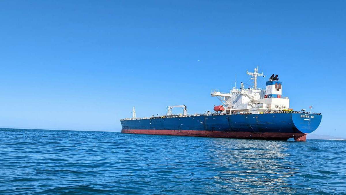 Russian ‘Dark Fleet’ Tankers Move Closer to Turkish Coast Amid Rising Risks